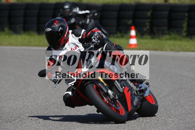 /Archiv-2024/29 12.06.2024 MOTO.CH Track Day ADR/Gruppe rot/ohne Startnummer